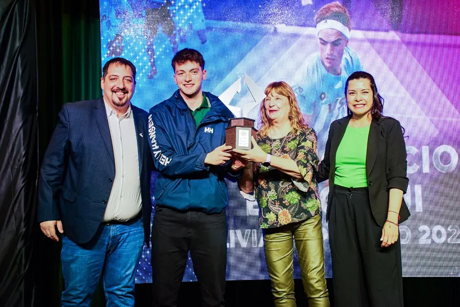 Se entregaron los Premios Olivia a los deportistas de la ciudad de Ushuaia  (1)