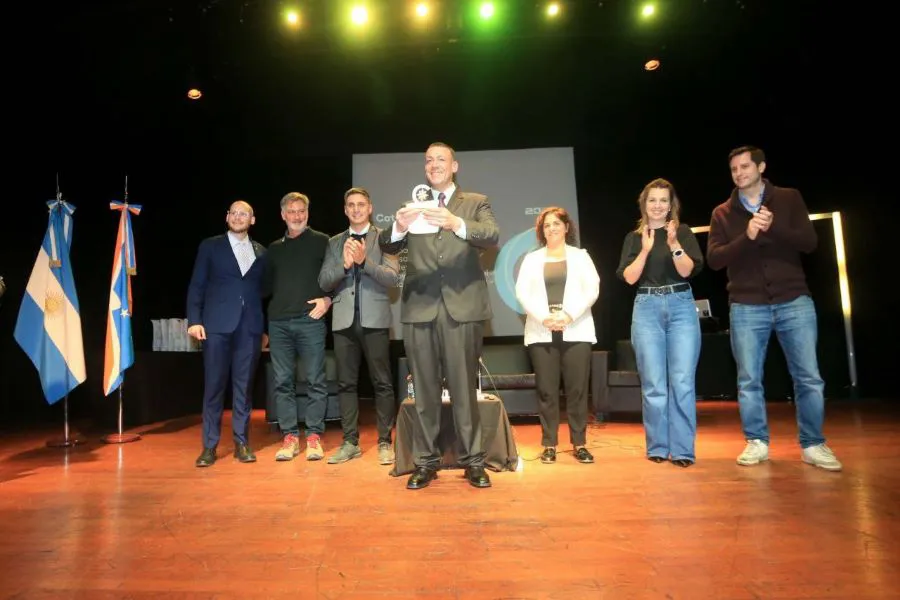 photo_5154555539907260141_y