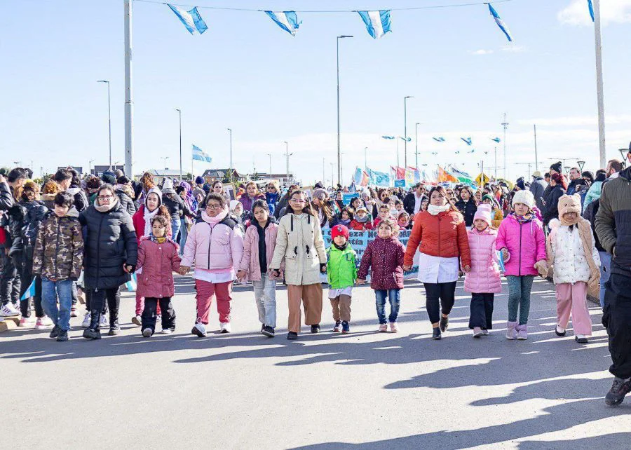 photo_4994937194933848971_y