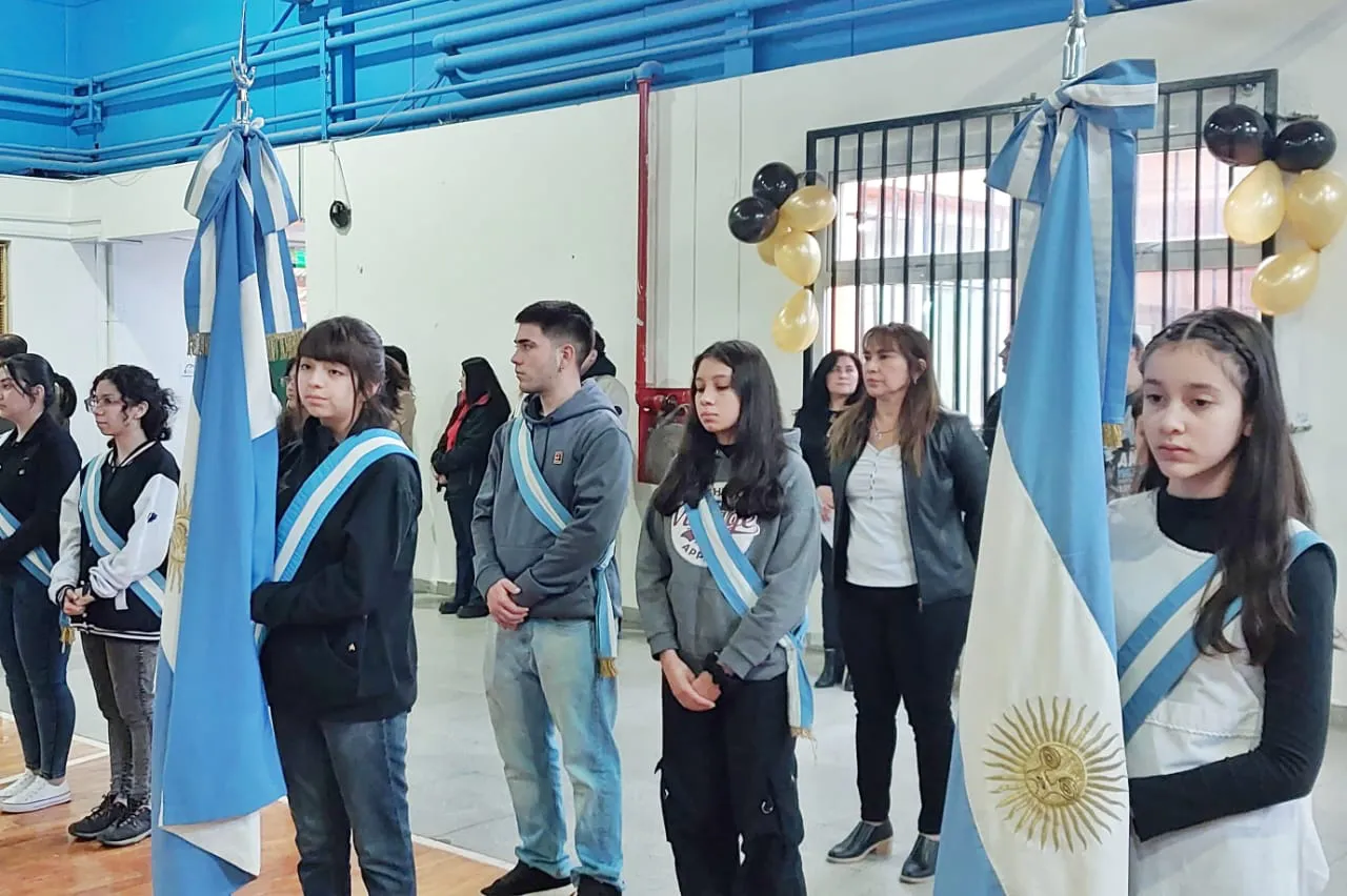 El colegio provincial “Comandante Luis Piedrabuena” celebró su 40° aniversario (2)
