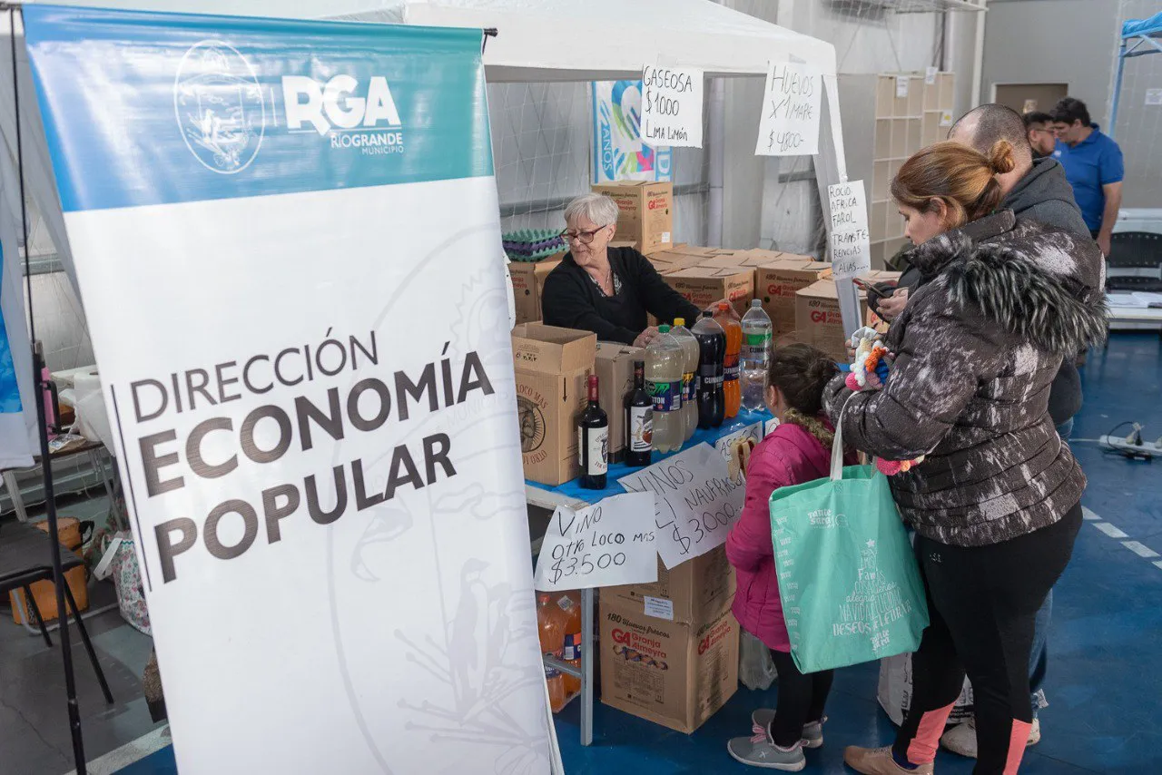 Perez destacó el acompañamiento que brinda a los vecinos “El Mercado en tu Barrio” (5)