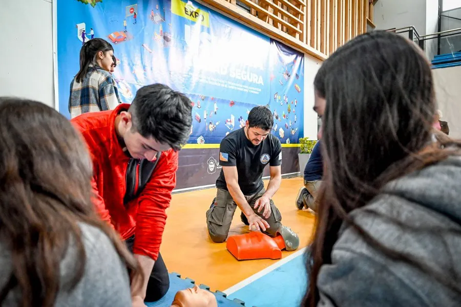 Más de ocho mil vecinos pasaron por la primera “Expo Ushuaia Ciudad Segura” (2)