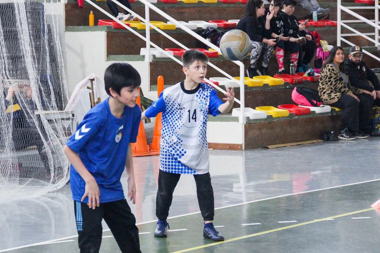 Se realizó en Ushuaia el 4° Encuentro de Mini Vóley con más de 80 chicos  (2)