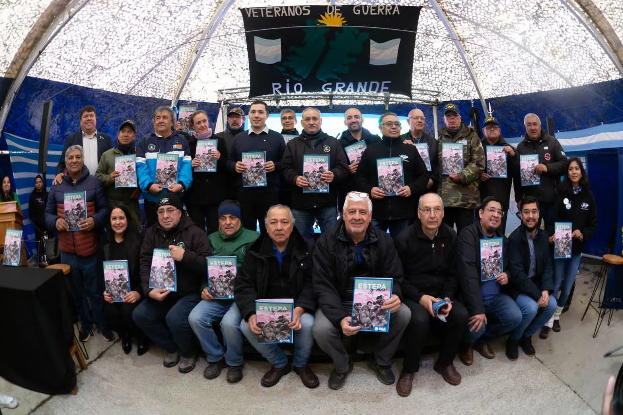 Se presentó la revista digital Estepa y Mar en la Carpa de la Dignidad
