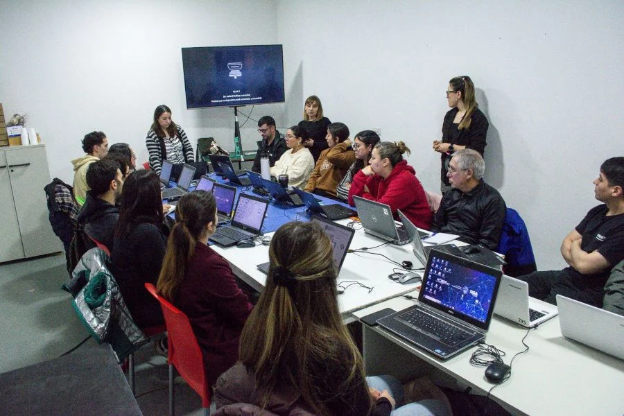 Taller de formación en Inteligencia Artificial en la Escuela Municipal de Emprendedores
