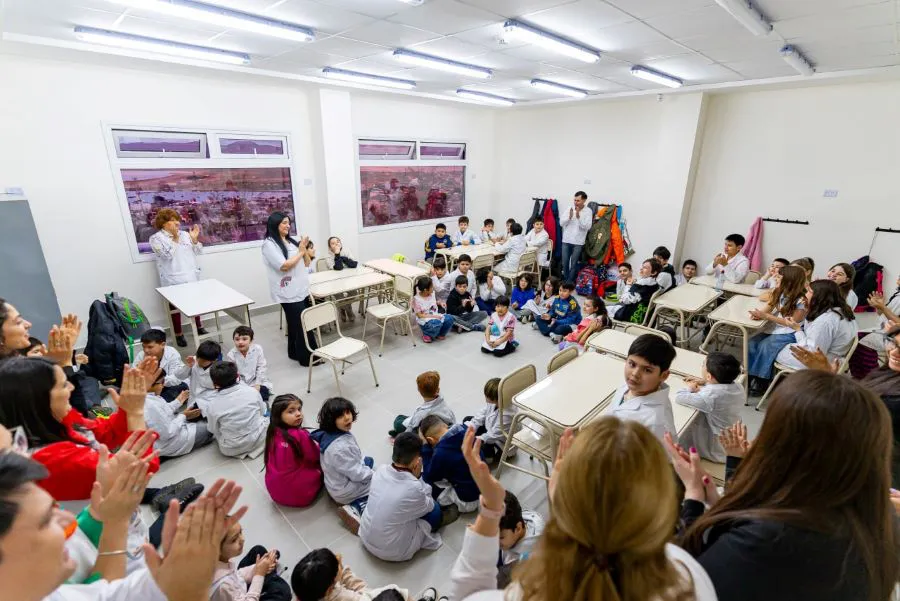 photo_4985687574836261085_y