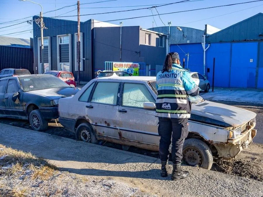 Continúan los trabajos de retiro de chatarra y vehículos en estado de abandono