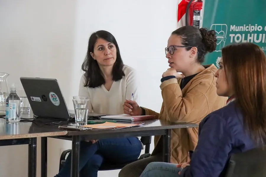 La nueva directora de Anses se reunió con funcionarios municipales de Tolhuin  (1)
