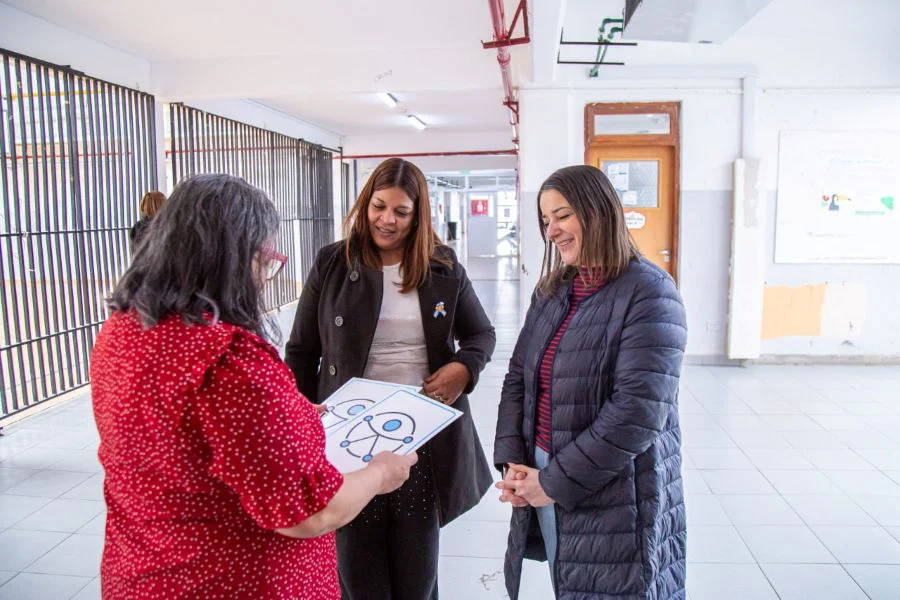 Se entregó cartelería de estacionamiento a personas con discapacidad