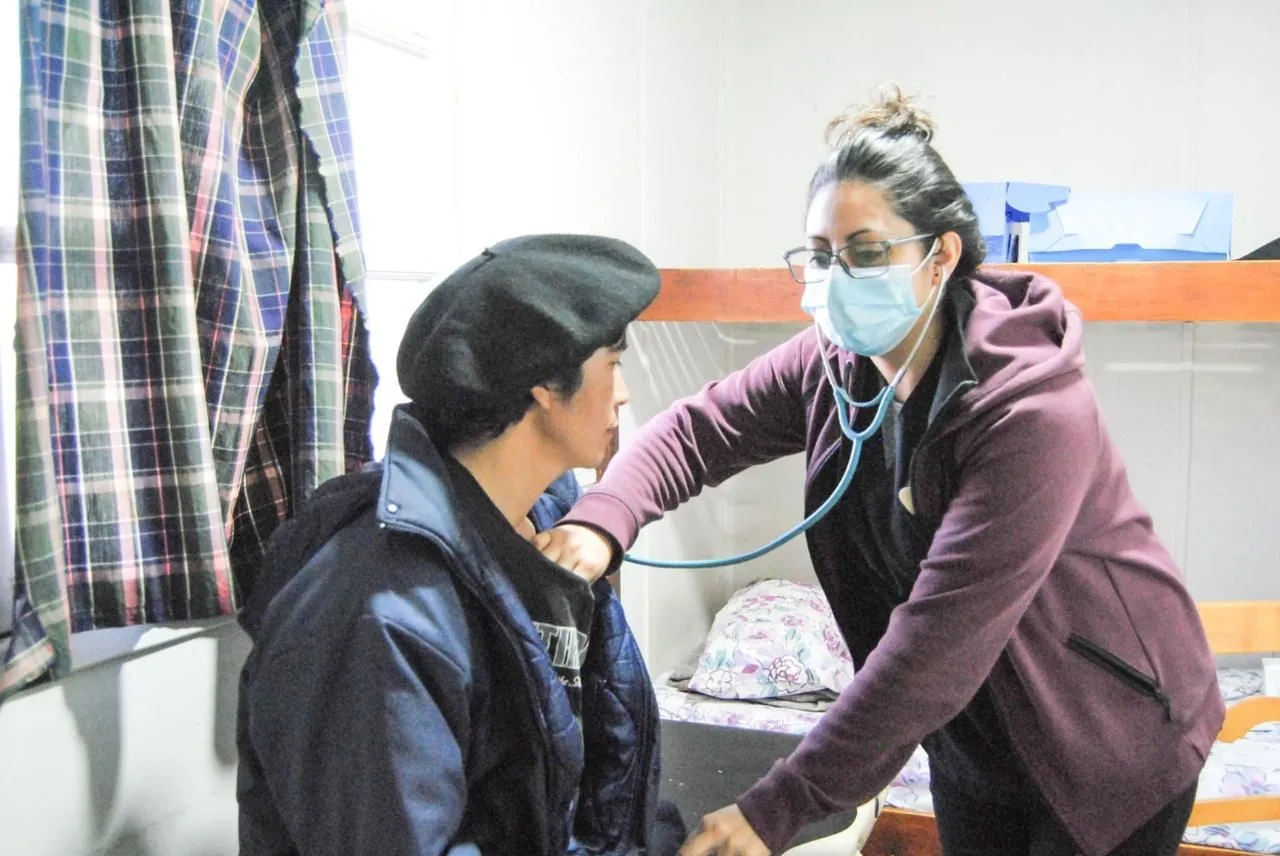 Asisten a trabajadores de la estancia María Behety en un operativo de Control Sanitario (1)