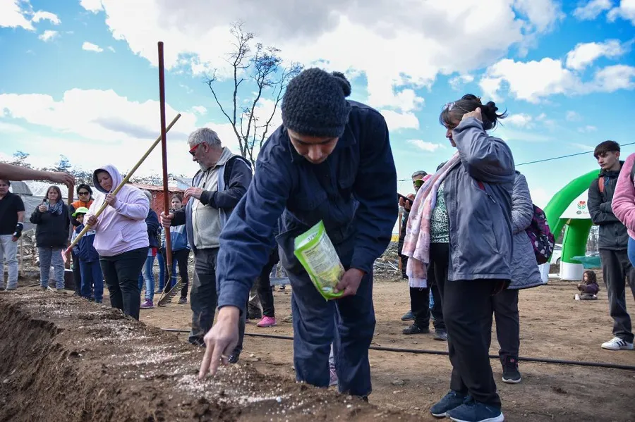 Dio inicio a las capacitaciones para la producción local de frutillas en Tolhuin  (2)