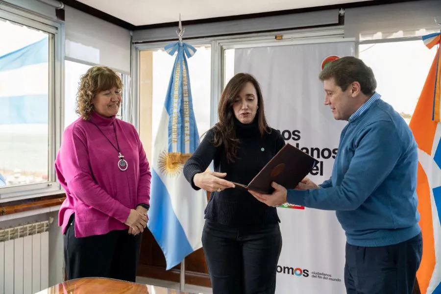 photo_5145477847354289553_y