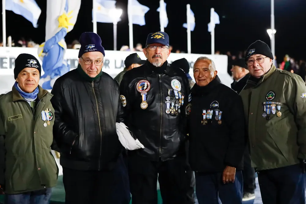 Los vecinos de Río Grande acompañaron a los veteranos en la tradicional Vigilia (6)