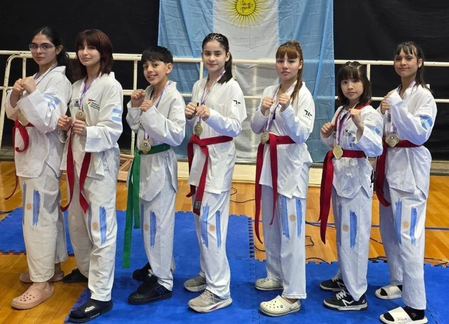 Los 7 tolhuinenses fueron campeones en el Torneo Internacional de Taekwondo