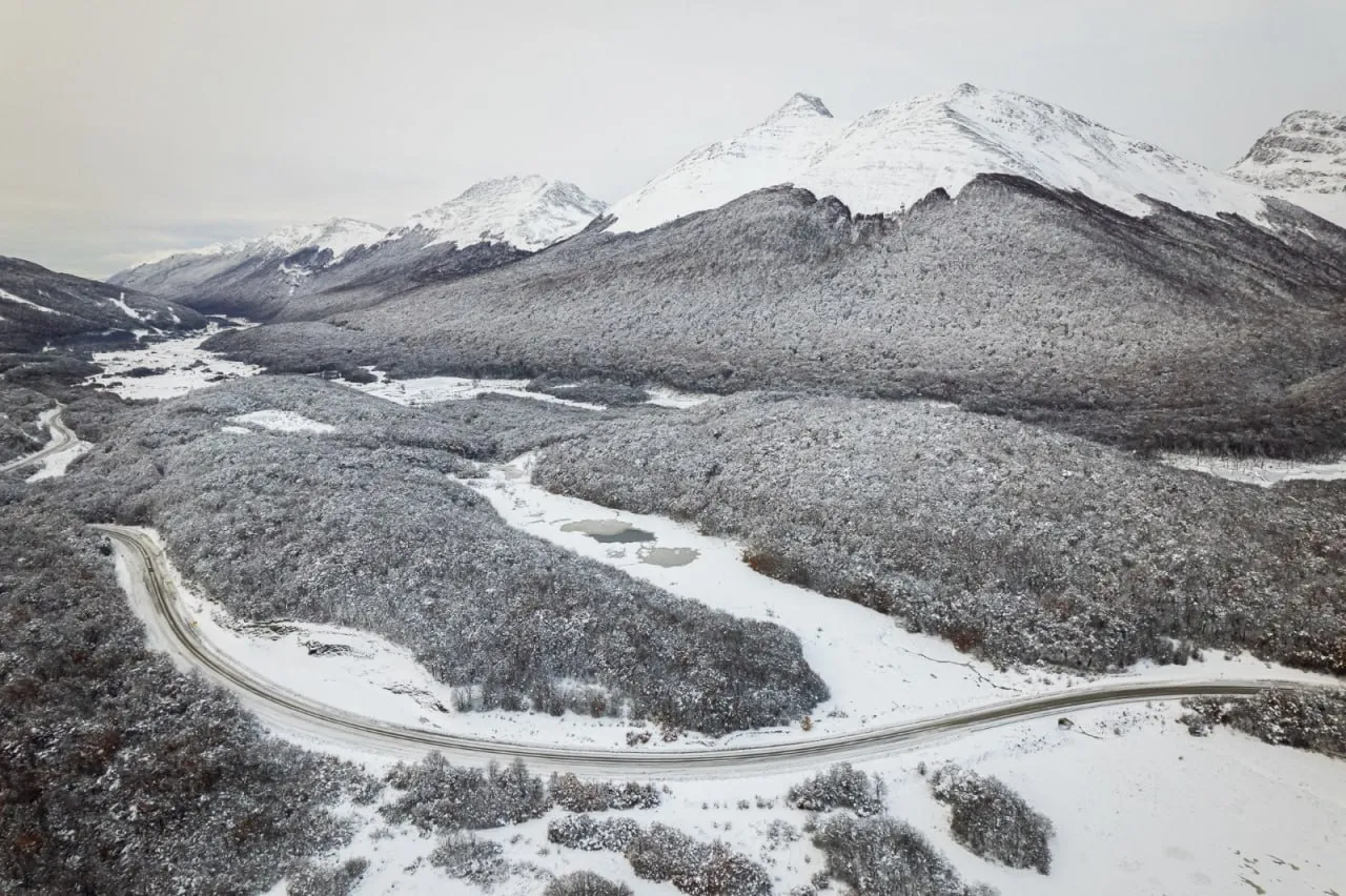 Se registraron intensas nevadas sobre la Ruta Nacional N°3 (1)