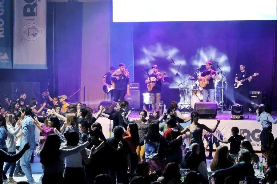 photo_5019632075766083013_y