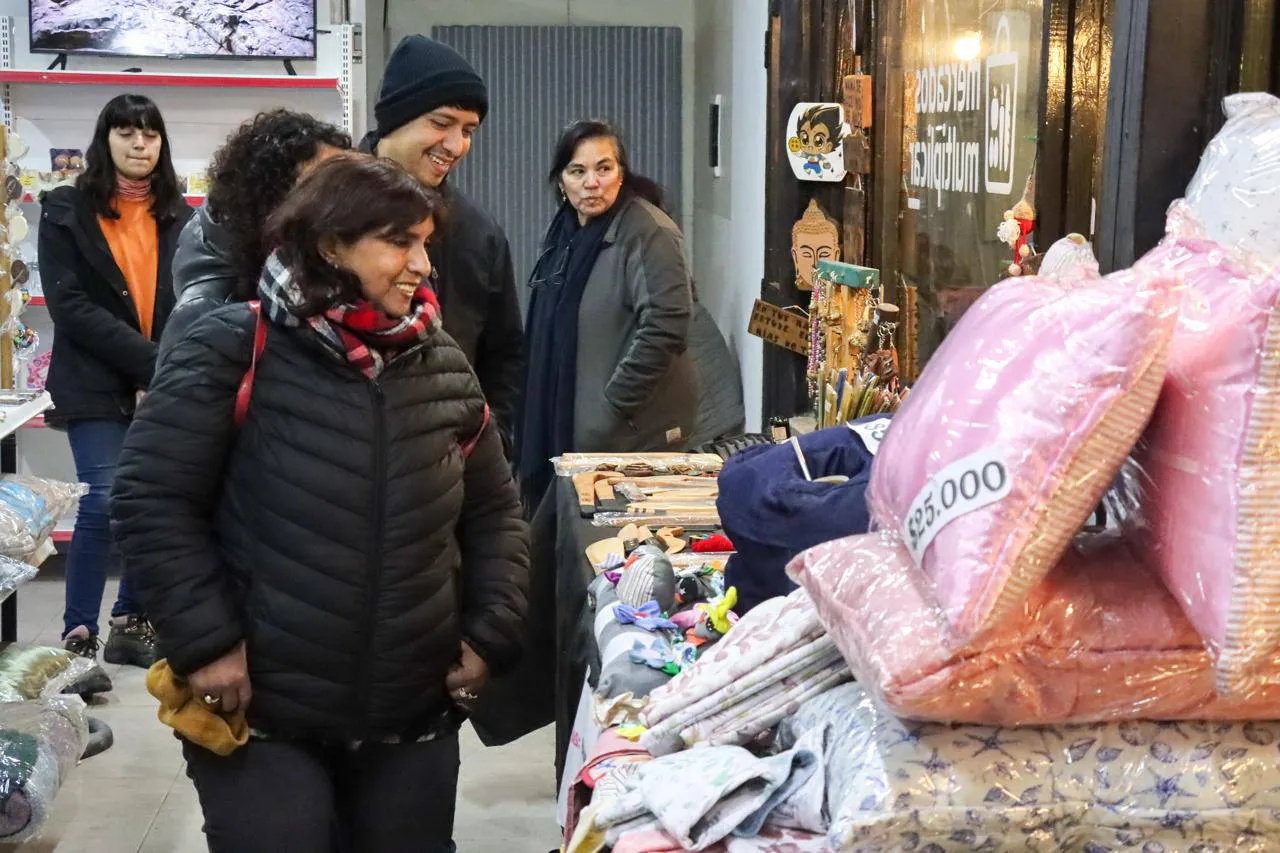 Gran acompañamiento de vecinos en el Mercado Multiplicar en Tolhuin el fin de semana (1)
