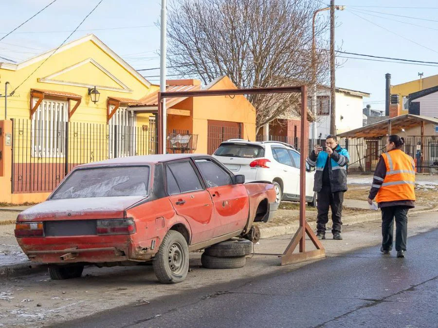 Inspecciones sobre talleres vehiculares y sanciones por abandono de chatarra