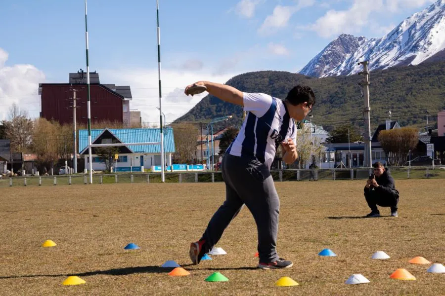 photo_5143519226306956440_y