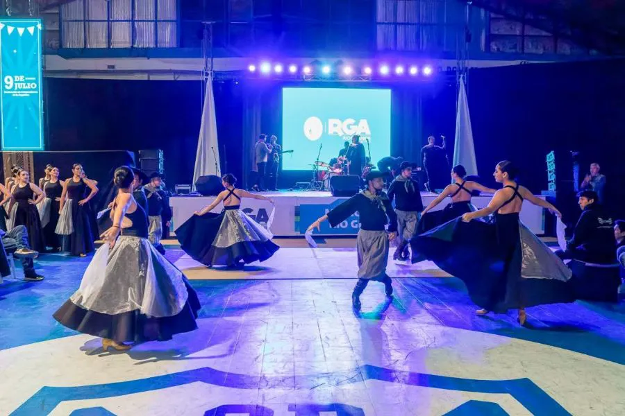 photo_5145502405977288399_y