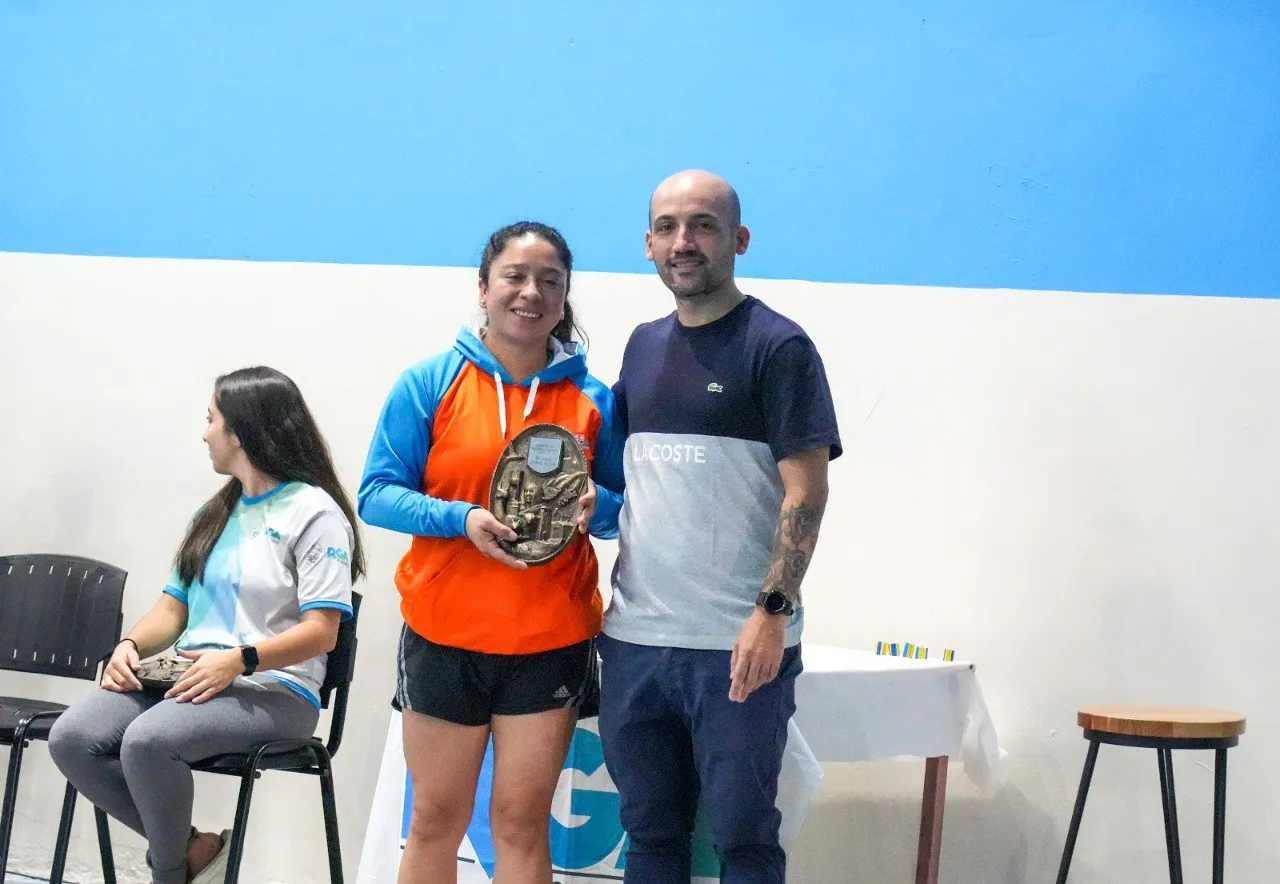 Más de 300 mujeres participaron del torneo de futsal femenino Mujeres Centenarias (5)