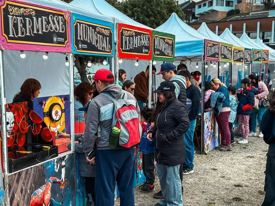 Familias participaron de la jornada “Jugando en mi Barrio” en la plaza Piedrabuena (2)