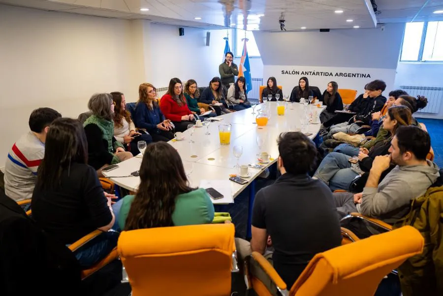 photo_4938567570236223215_y