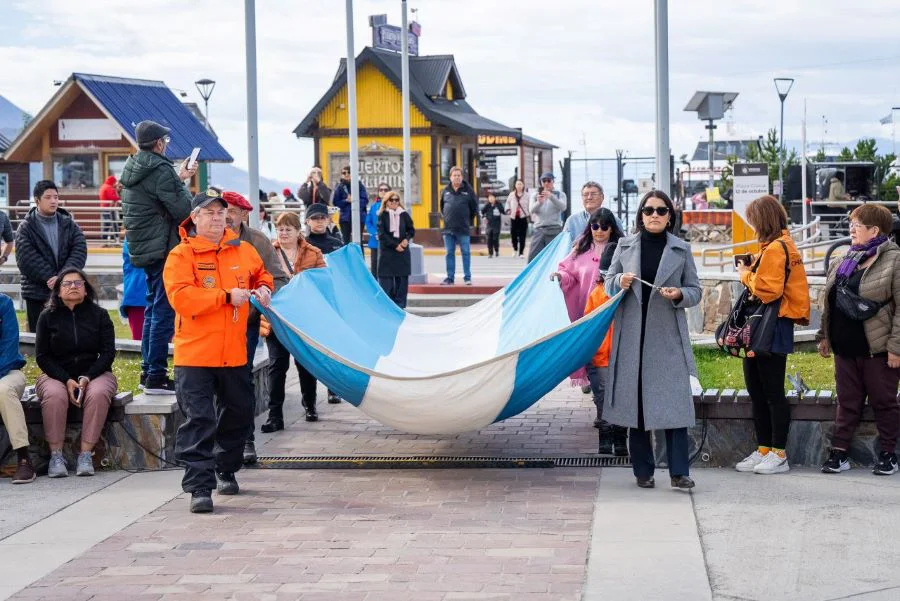 photo_4961242076985101326_y