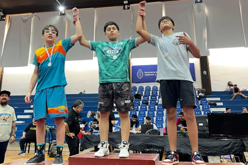 photo_5087257521256336307_y