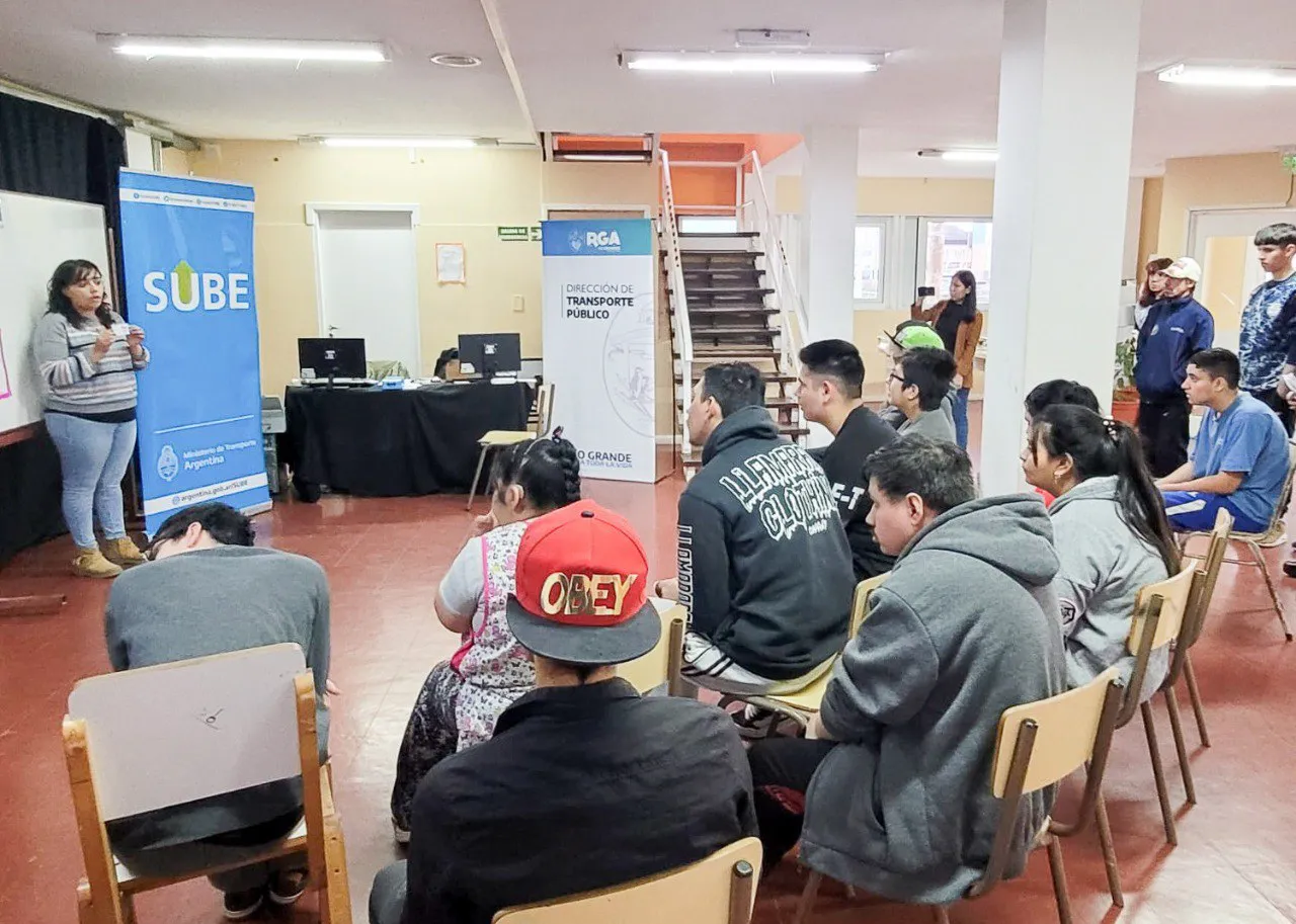 Informan sobre los beneficios del transporte a estudiantes con discapacidad  (2)