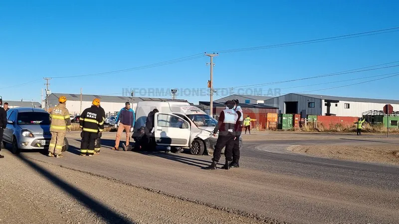 Violento choque en el ingreso al barrio de Altos de la Estancia dejó un herido (5)
