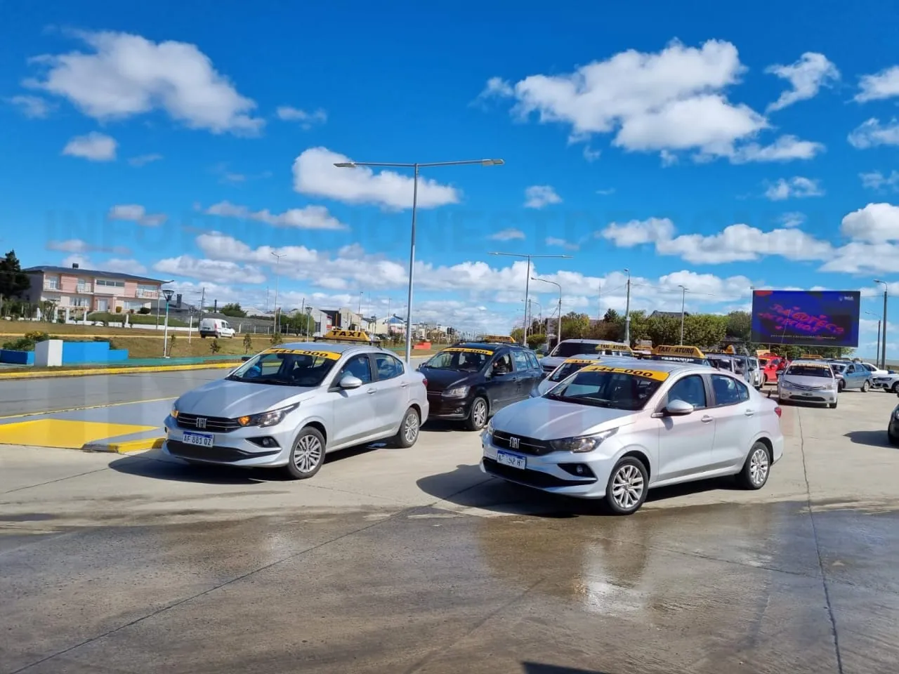 Taxistas amenazaron con trabajar de manera irregular si se aprueba Uber