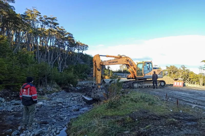 Avanzan los intensos trabajos de mejoramiento de la transitabilidad sobre la Ruta J