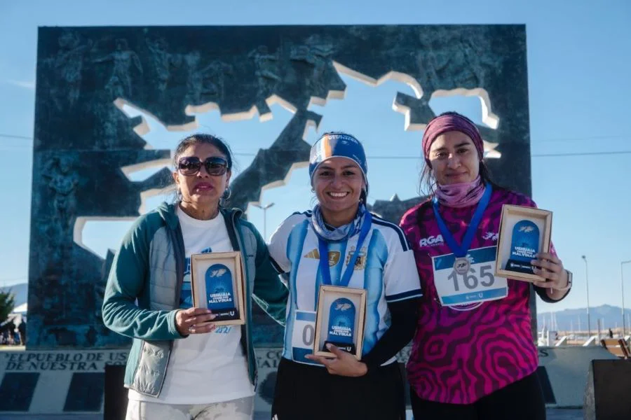 Podio femenino en la carrera