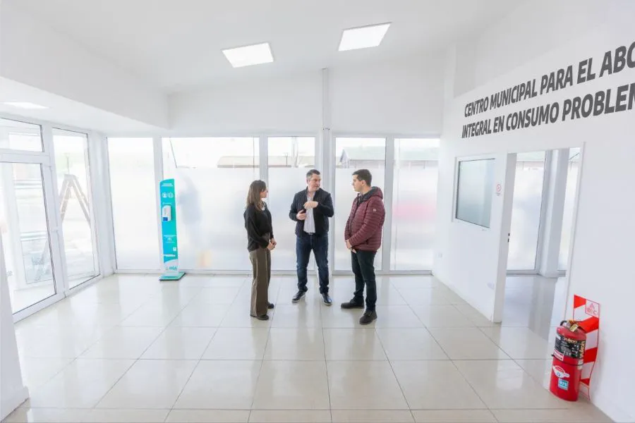 photo_5041845784059948504_y