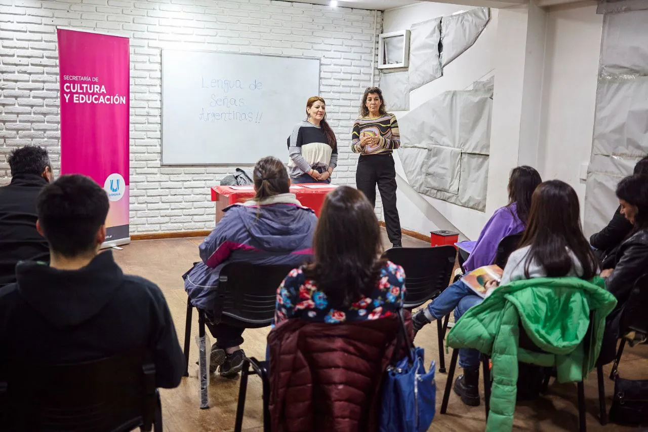 Entregaron en Ushuaia los certificados del Taller de Lengua de Señas Argentinas (5)