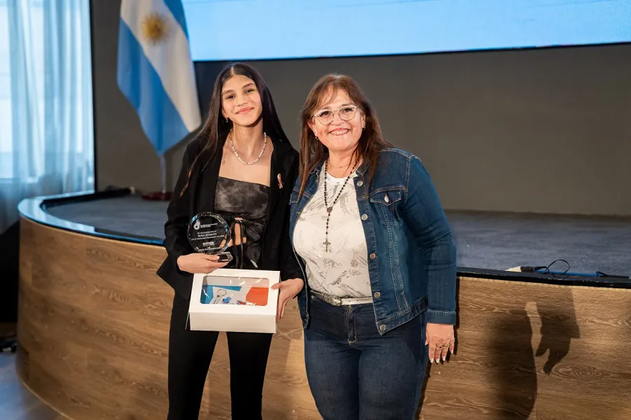 photo_5114312400718376951_y