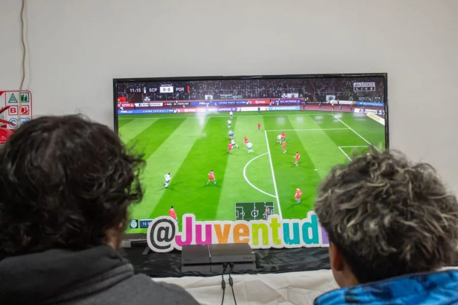 photo_4942927146725257339_y