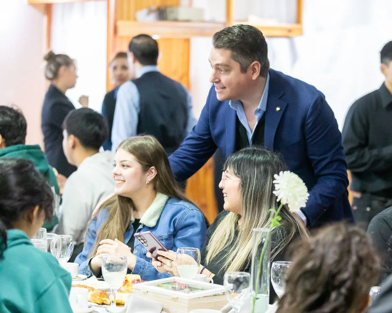 Riograndenses nacidos el 11 de julio compartieron un desayuno con el intendente (2)