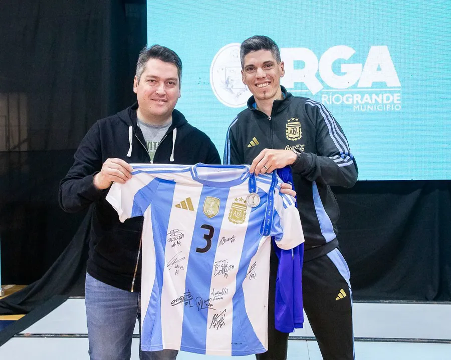 El DT de la Selección Argentina de Futsal dictó un campus de fútbol en Río Grande (4)