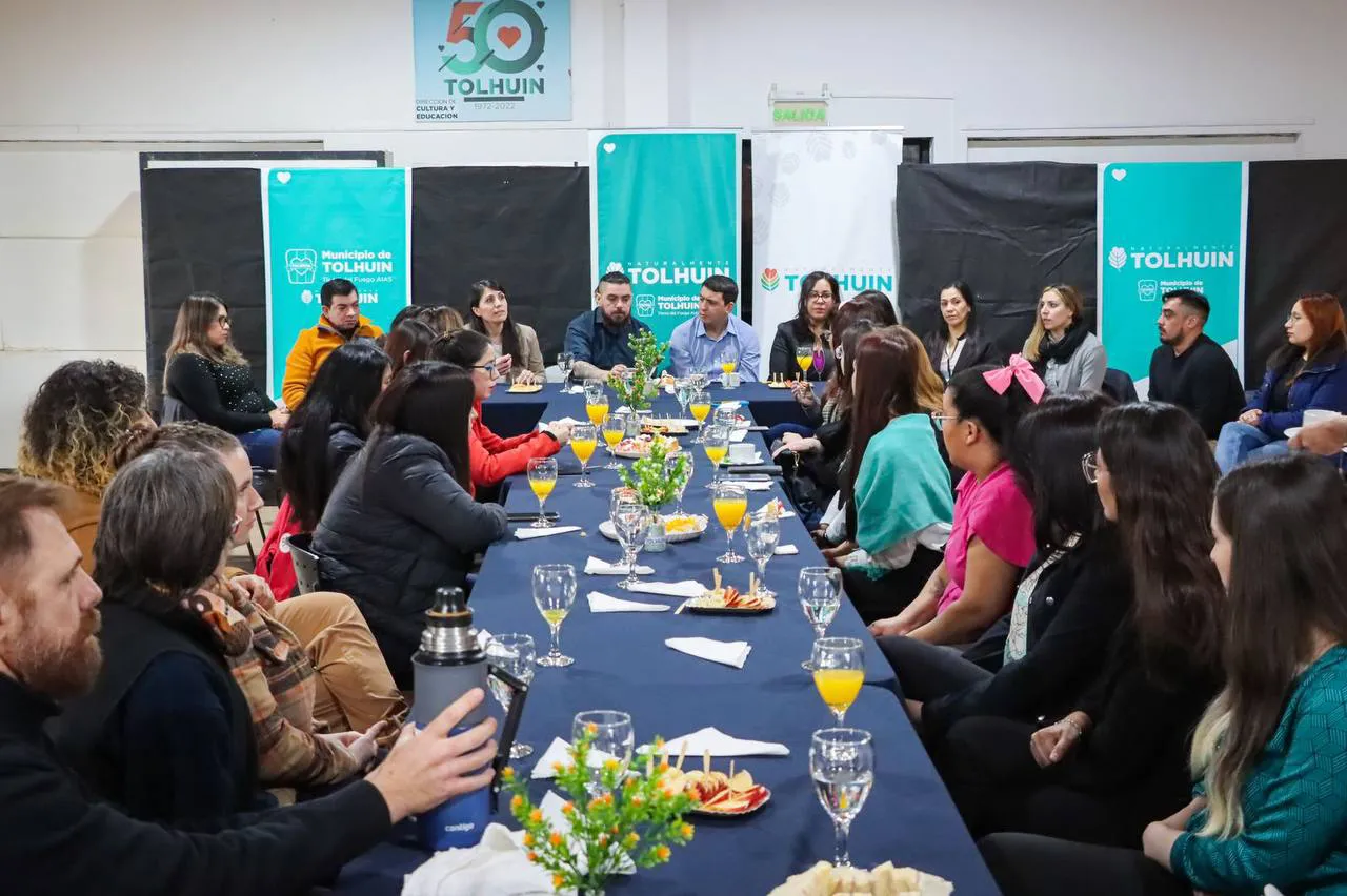 Harrington se reunió con profesionales pertenecientes al Municipio (1)