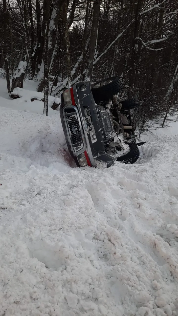 Despiste y vuelco de una camioneta sobre la Ruta 3 en el sector del “Valle de las Cotorras” (5)