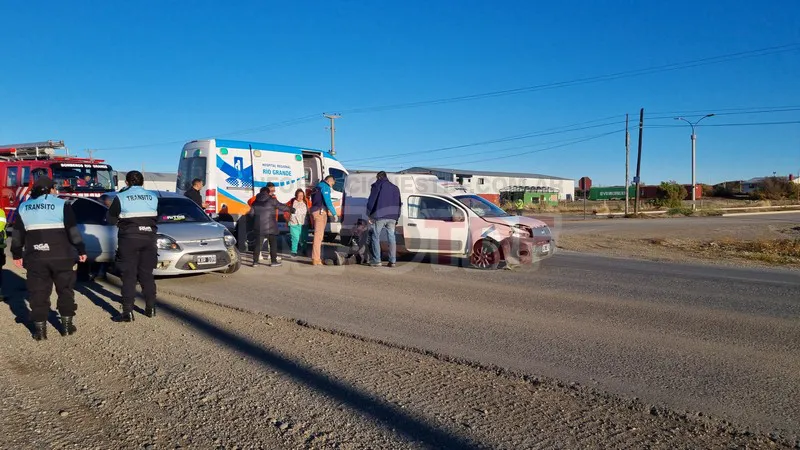 Violento choque en el ingreso al barrio de Altos de la Estancia dejó un herido (13)