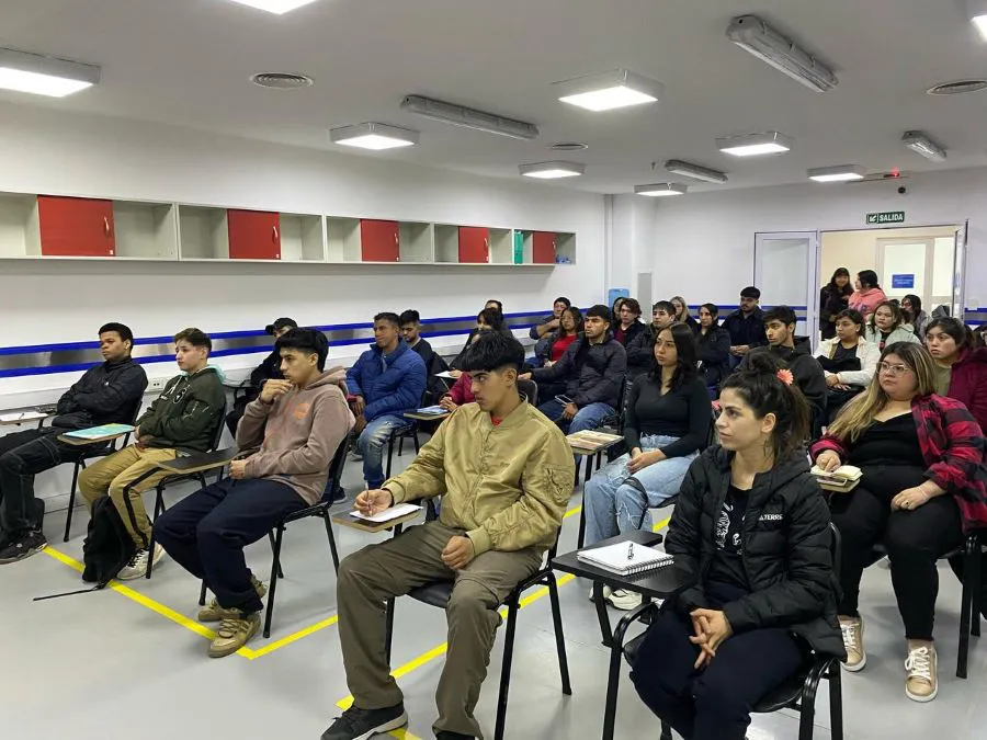 photo_5087087943058829265_y