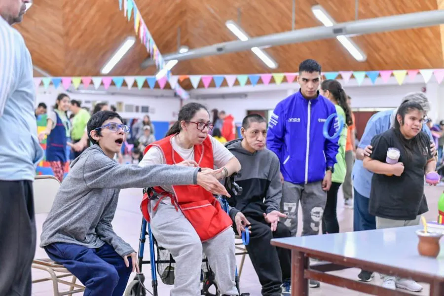 Chicos del CAAD, la Escuela Especial y el Centro Terapéutico celebraron el Mes de las Infancias (2)