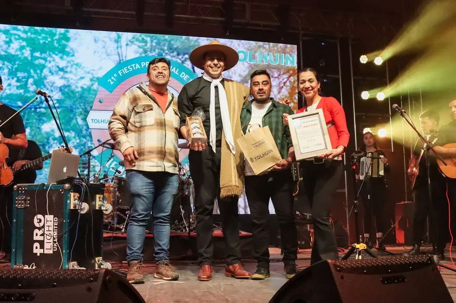 photo_5113916043956433038_y