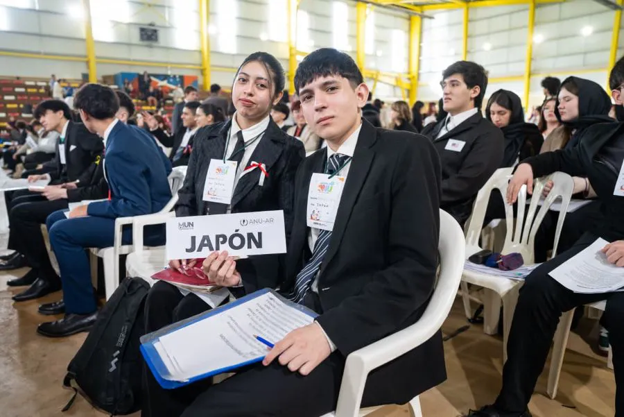 photo_5064425844474228759_y