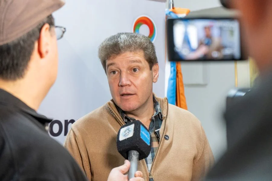 Gustavo Melella anuncia el programa provincial de medicamentos