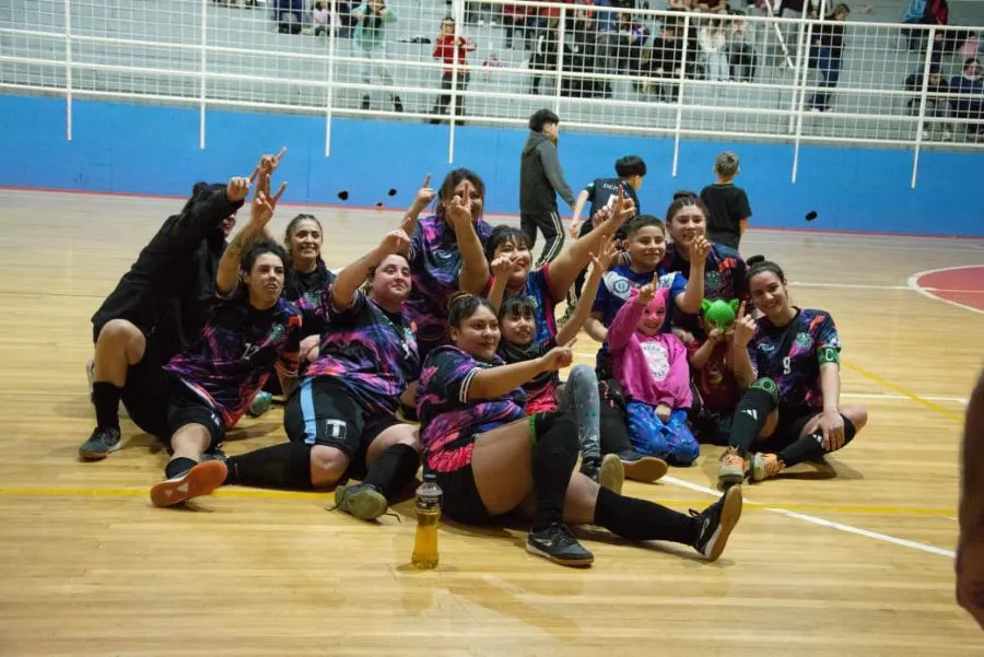 photo_4965570759770615993_y