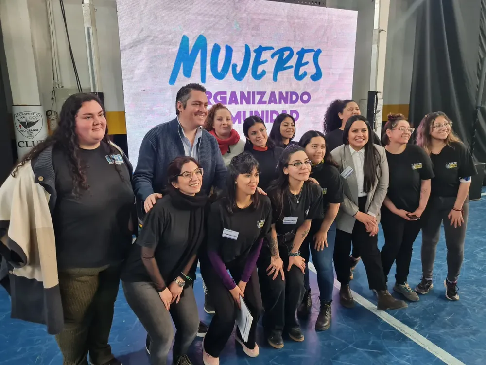 Se realizó un encuentro multitudinario de mujeres en el Club Sportivo (2)